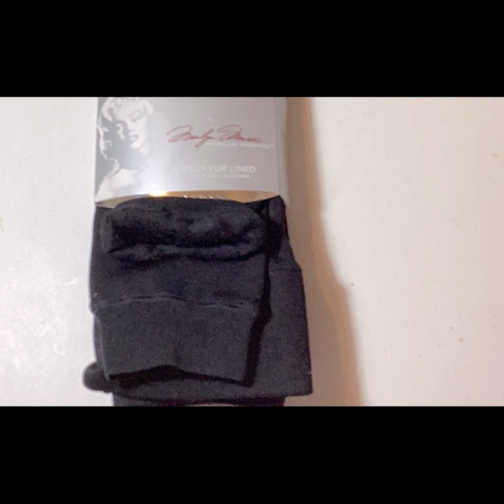 Marilyn Monroe L/XL Faux Fur Lined Seamless Leggings Black call out 2 tiny pulls - Picture 2 of 7